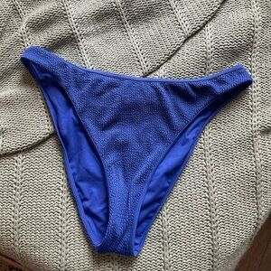 Abercrombie & Fitch Mid-Rise High-Leg Moderate Bottom | Size Large